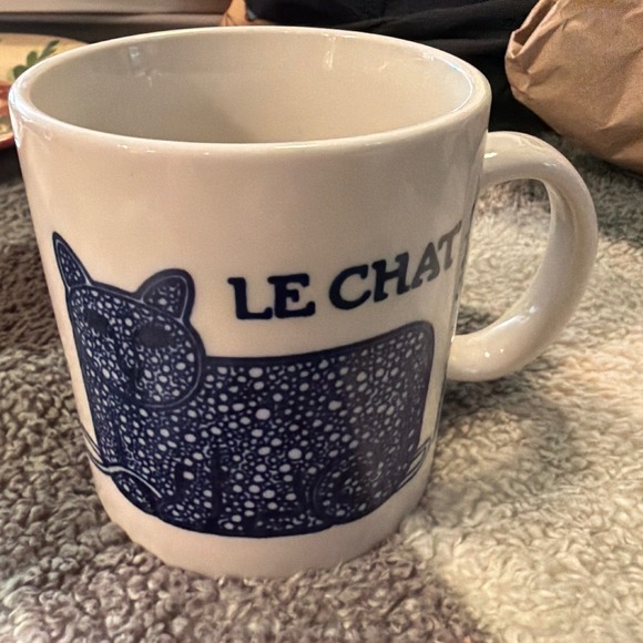 Other - Le Chat Blue White Ceramic Coffee Mug Cat Yarn Ball Mouse Whimsical Tea Cup